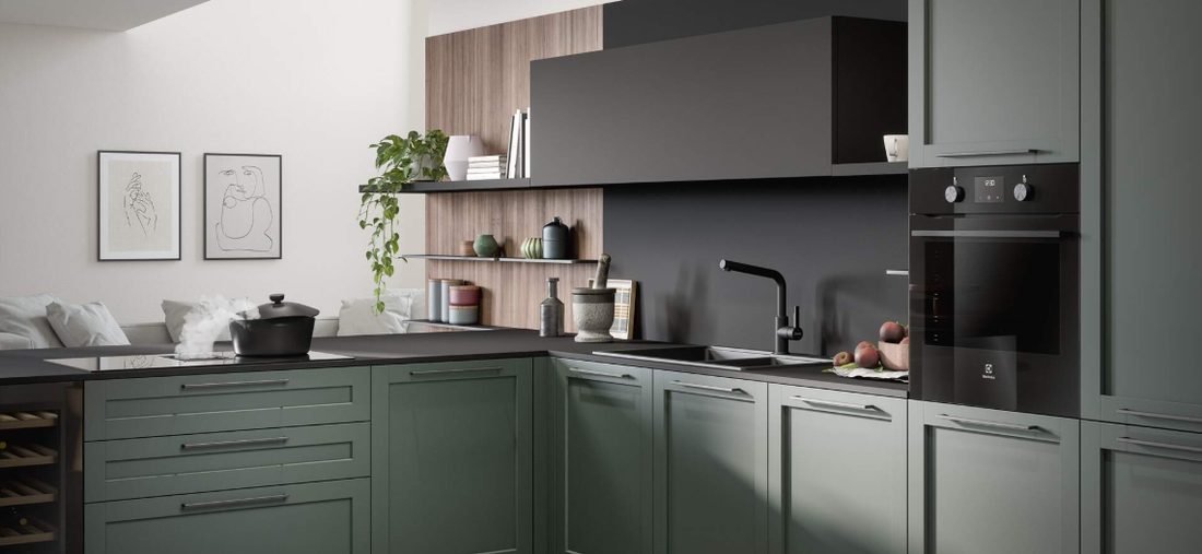 Cucina ad angolo verde salvia con ante a telaio
